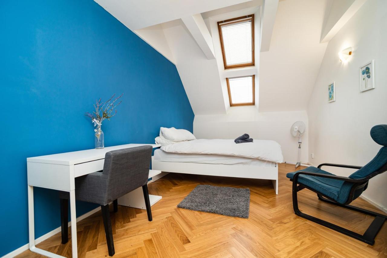 Central, Spacious, Modern 5 Bedrm Duplex W/Balcony 프라하 외부 사진