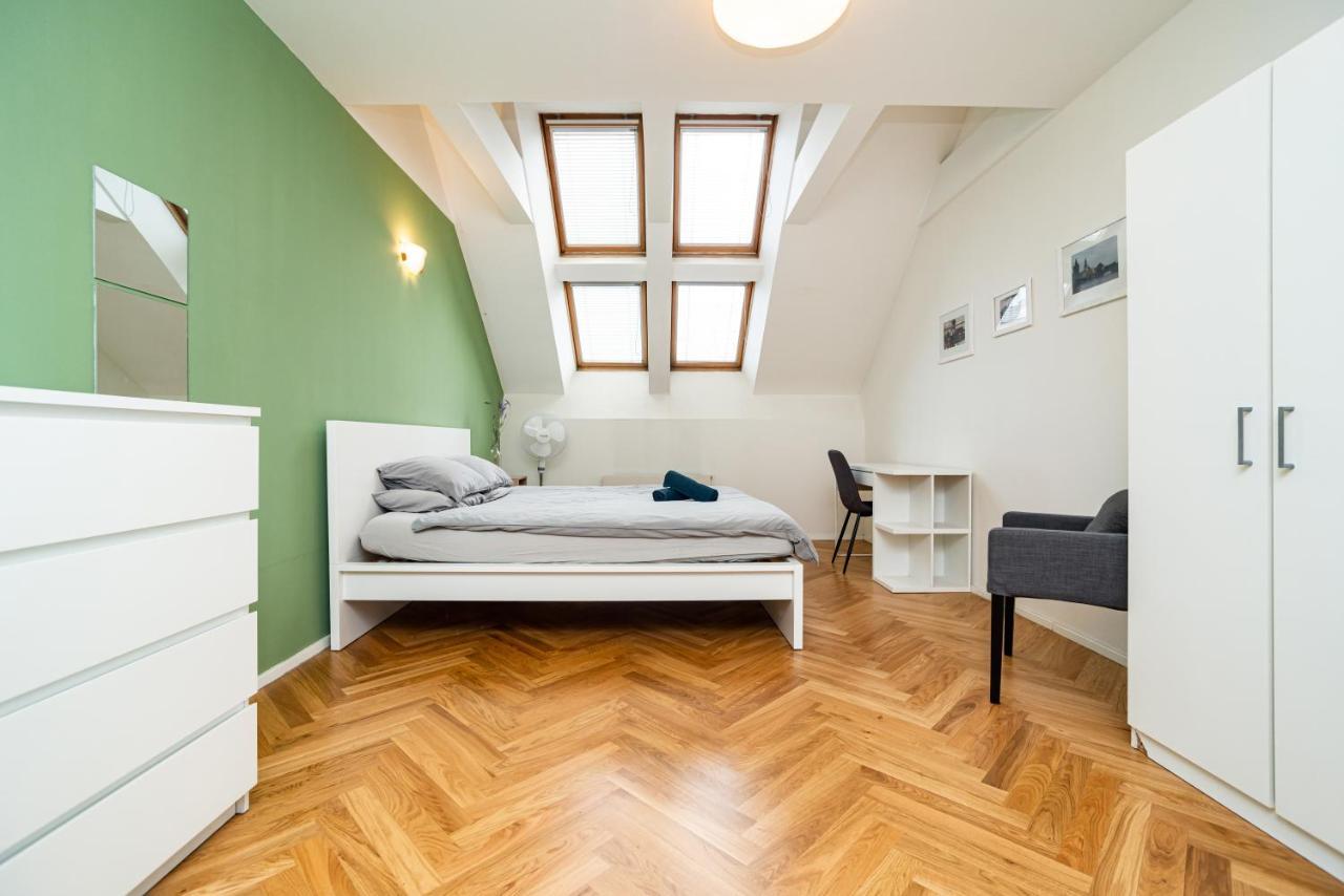 Central, Spacious, Modern 5 Bedrm Duplex W/Balcony 프라하 외부 사진