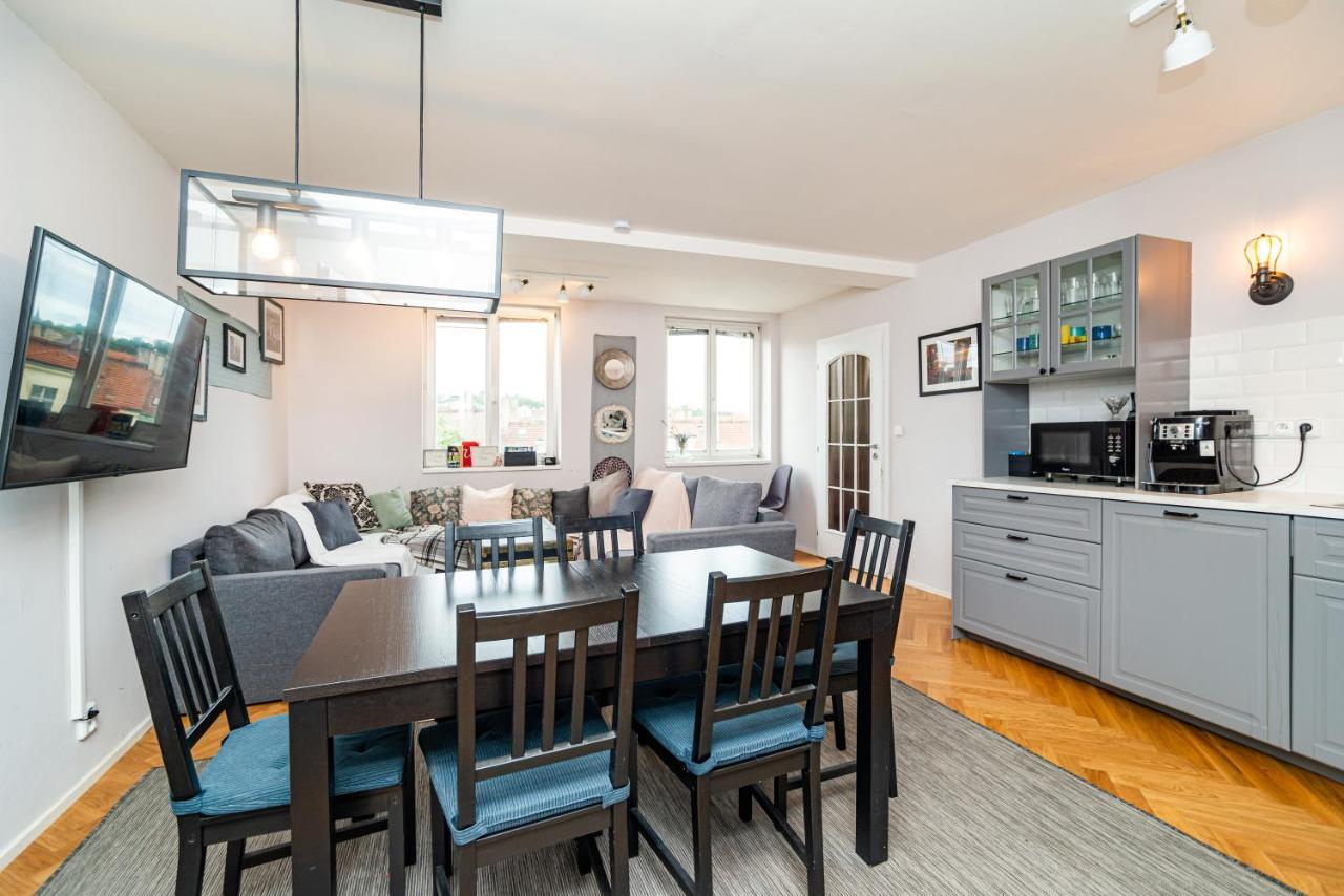 Central, Spacious, Modern 5 Bedrm Duplex W/Balcony 프라하 외부 사진