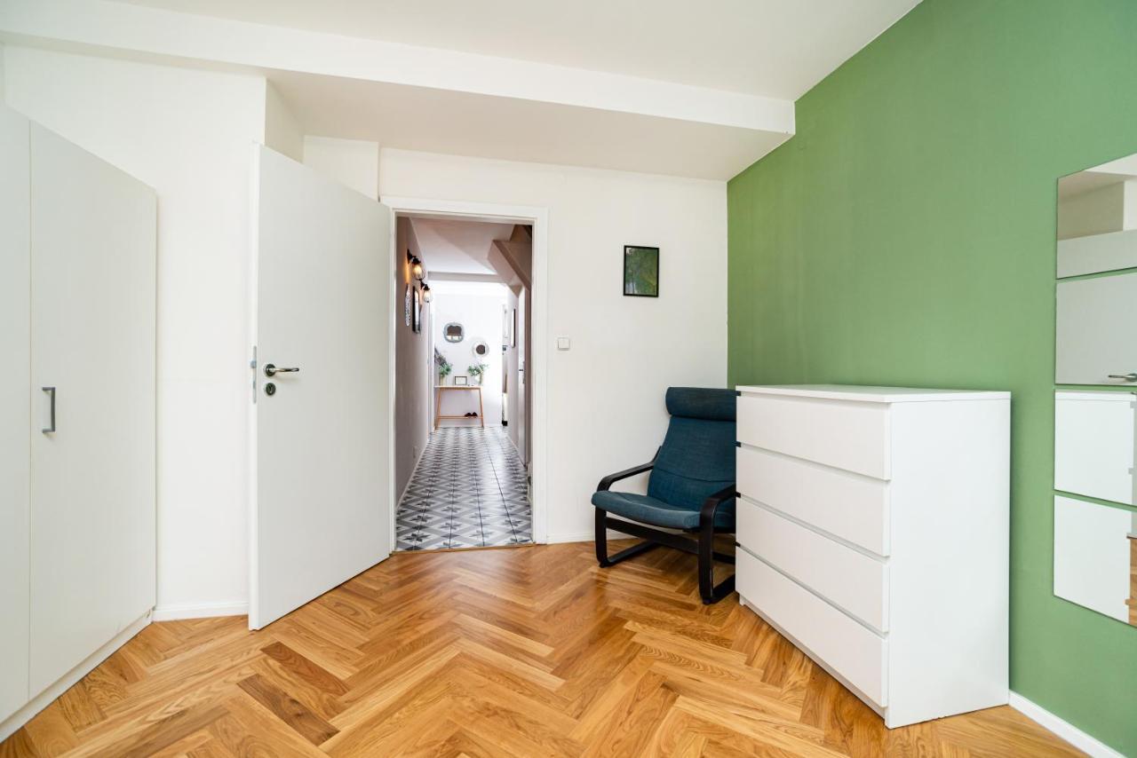 Central, Spacious, Modern 5 Bedrm Duplex W/Balcony 프라하 외부 사진