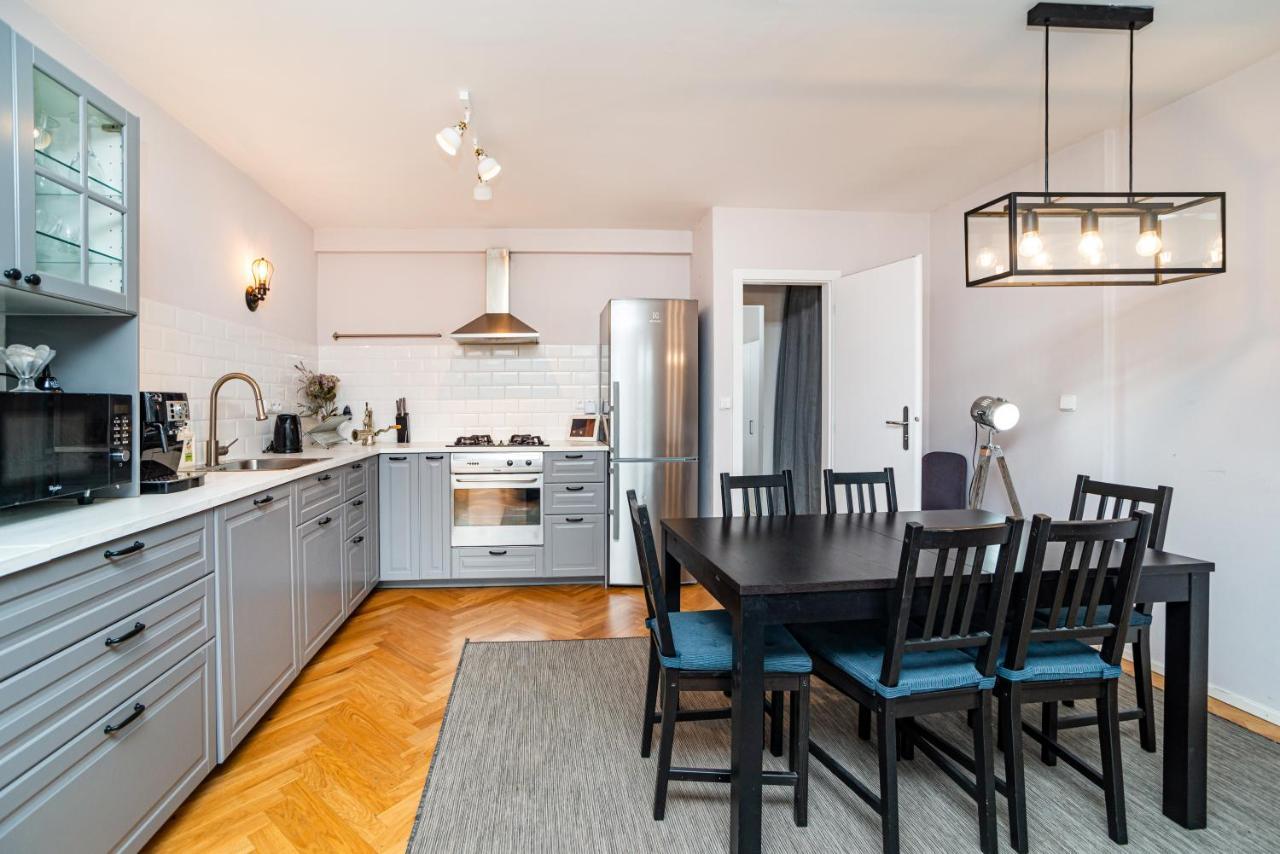 Central, Spacious, Modern 5 Bedrm Duplex W/Balcony 프라하 외부 사진