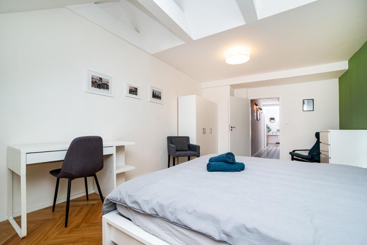 Central, Spacious, Modern 5 Bedrm Duplex W/Balcony 프라하 외부 사진
