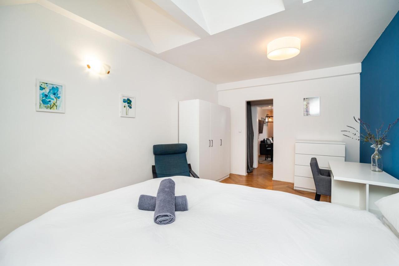 Central, Spacious, Modern 5 Bedrm Duplex W/Balcony 프라하 외부 사진