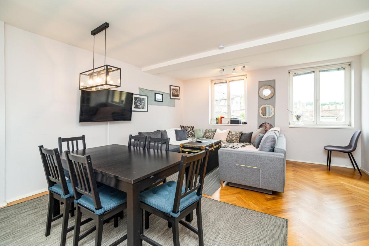 Central, Spacious, Modern 5 Bedrm Duplex W/Balcony 프라하 외부 사진