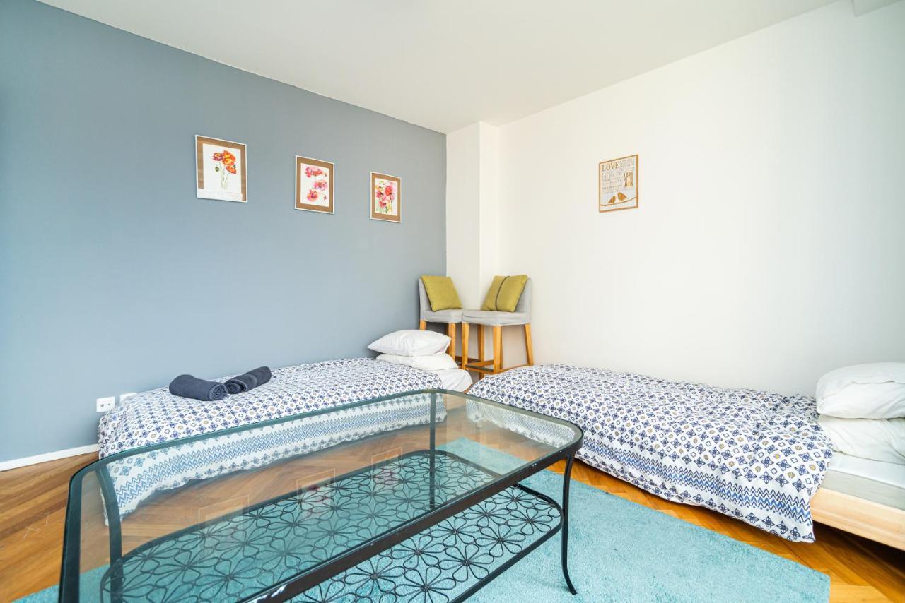 Central, Spacious, Modern 5 Bedrm Duplex W/Balcony 프라하 외부 사진