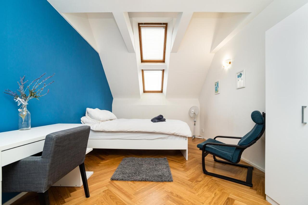 Central, Spacious, Modern 5 Bedrm Duplex W/Balcony 프라하 외부 사진